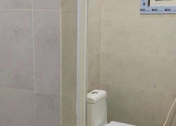 شاليه بجلسة خارجية ومجلس