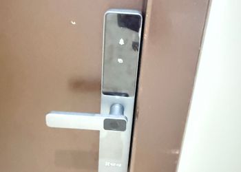 استديو بسرير ماستر وجلسة جانبية