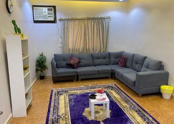 شقة بصالة جلوس وغرفة نوم