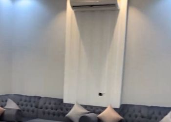 شاليه بمسطح اخضر ومسبح 