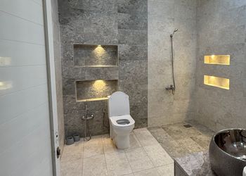 شاليه بمسطح اخضر ومسبح 