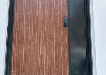 شقة بغرفة معيشة وغرفتين نوم 