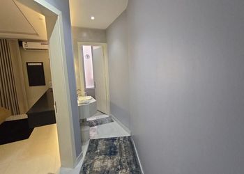 استديو بسرير ماستر وجلسة مريحة 