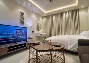 استديو بأثاث مريح وبسيط 