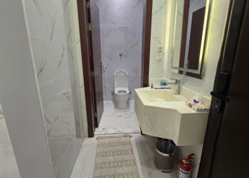 استديو بسرير ماستر وجلسة جانبية