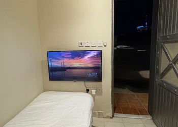 استديو بسرير فردي وجلسة جانبية