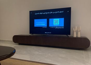 شقة بدخول ذاتي وصالة أنيقة 