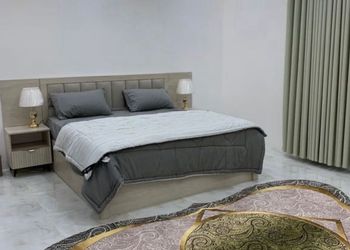 شاليه بمسبح خارجي وجلسة خارجية