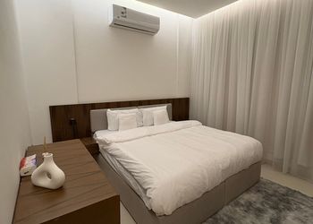 شقة بغرفة معيشة وغرفتين نوم 