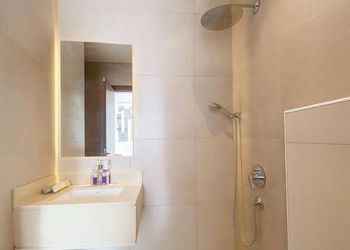 شقة بتصميم فاخر وأنيق ودخول ذاتي 