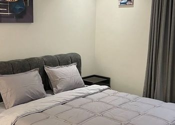 استديو بسرير ماستر وجلسة جانبية