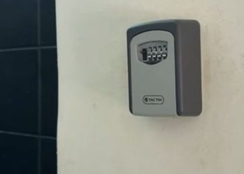 شقة بأثاث مريح وبسيط 