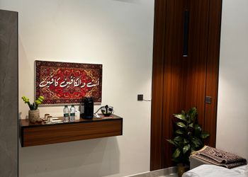 استديو بأثاث مريح وبسيط 