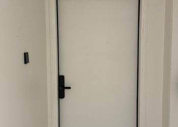 استديو بسرير ماستر وجلسة جانبية