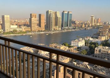 شقة بغرفة جلوس وغرفتين نوم 