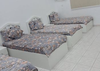 شقة بغرفة معيشة وغرفتين نوم 