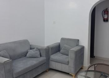 شقة بغرفة معيشة وغرفتين نوم 