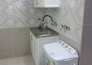 شقة بأثاث مريح وبسيط 