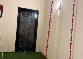 شقة بغرفة نوم وصالة مريحة 