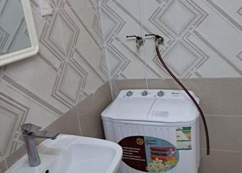 شقة بغرفتين نوم وصالة 
