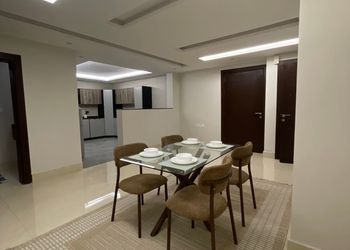 شقة بغرفة نوم وتصميم هادئ 
