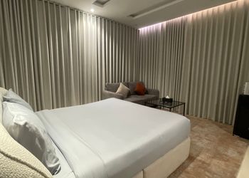 استديو بأثاث مريح وبسيط 