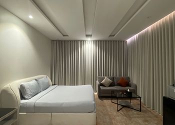 استديو بأثاث مريح وبسيط 
