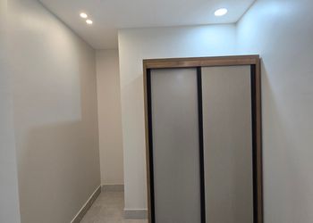 شقة بصالة أنيقة وغرفة نوم