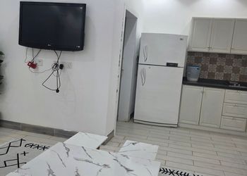 شاليه بمسطح اخضر وجلسة خارجية