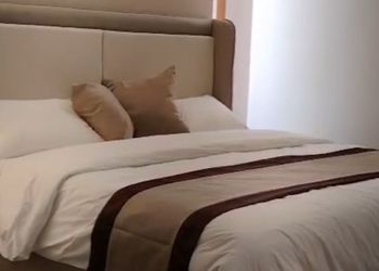 استديو بأثاث مريح وبسيط 