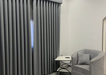 استديو بأثاث مريح وبسيط 