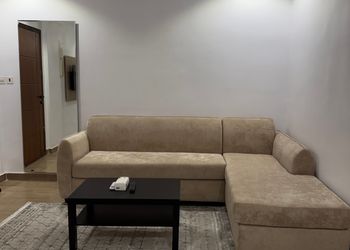 شقة بغرفة معيشة وغرفتين نوم 