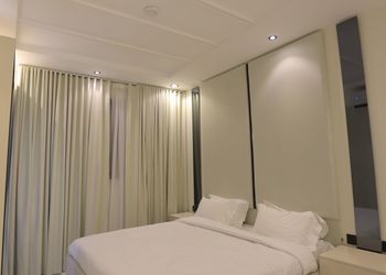 استديو بأثاث مريح وبسيط