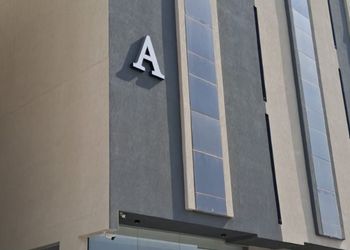 استديو بسرير ماستر وجلسة جانبية 