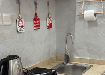 استديو بسريرين مفردة و أثاث مريح