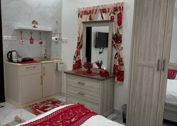 استديو بسريرين مفردة و أثاث مريح