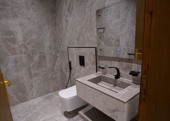 فيلا بصالتين وخمس غرف نوم