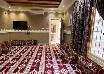 شاليه بجلسة خارجية ومسبح