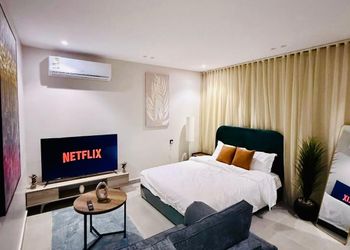 استديو بدخول ذاتي وسرير مريح