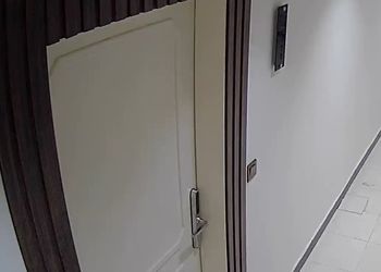 شقة بصالة أنيقة ودخول ذاتي