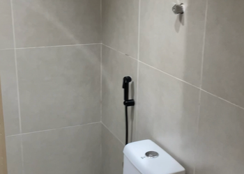 شقة بصالة أنيقة ودخول ذاتي