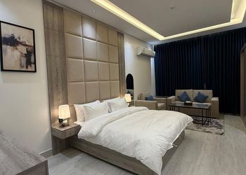 استديو بسرير ماستر وأثاث مريح 