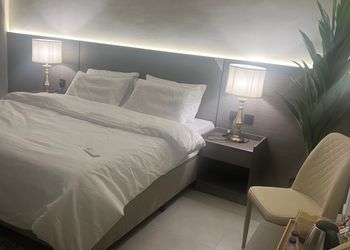 استديو بأثاث مريح وبسيط 