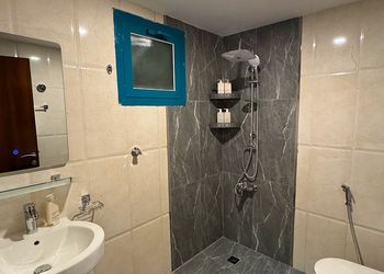 استديو بسرير ماستر وجلسة جانبية 