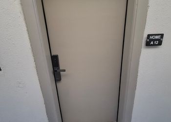 استديو بسرير ماستر وجلسة جانبية 