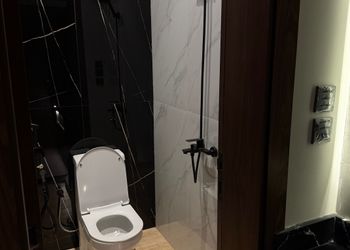 استديو بسرير ماستر وجلسة مريحة 