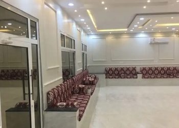 شاليه بجلسة خارجية ومجلس واسع 