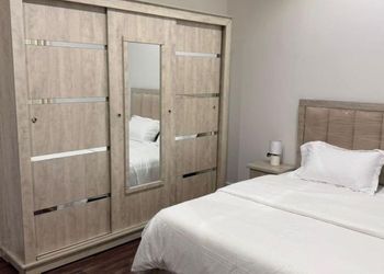 شقة بدخول ذاتي وصالة مريحة 