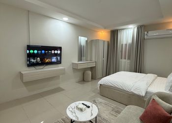 استديو بسرير ماستر وجلسة جانبية