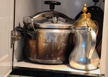 كرفان بجلسة مطلة على الجبل